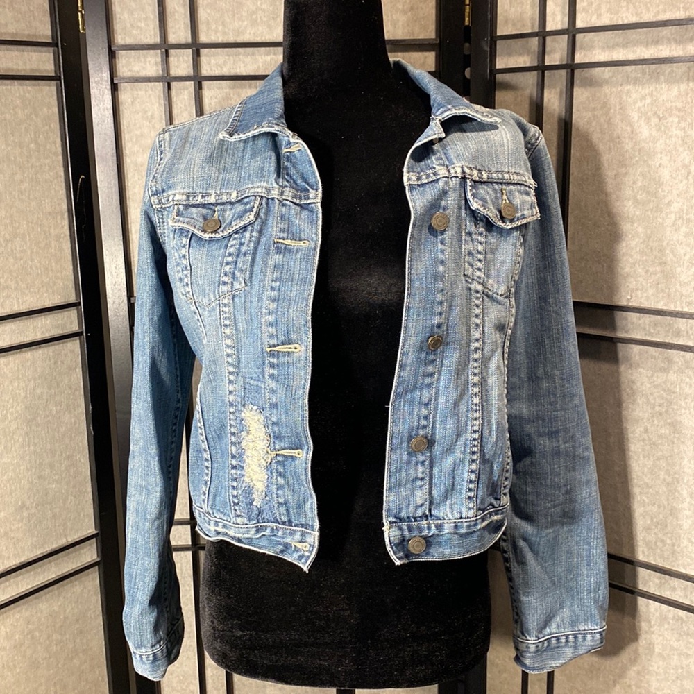 American Eagle size M distressed jean jacket